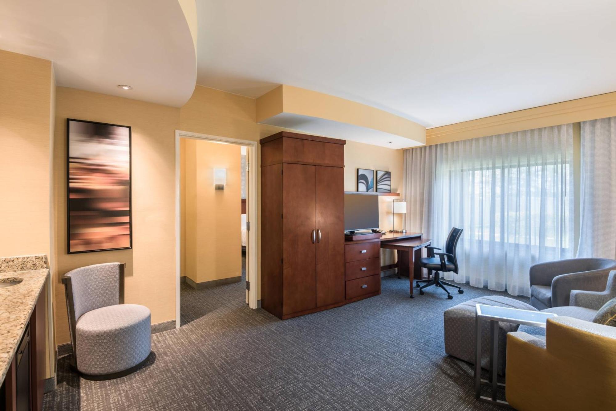 Courtyard By Marriott Waldorf Hotel Exterior photo