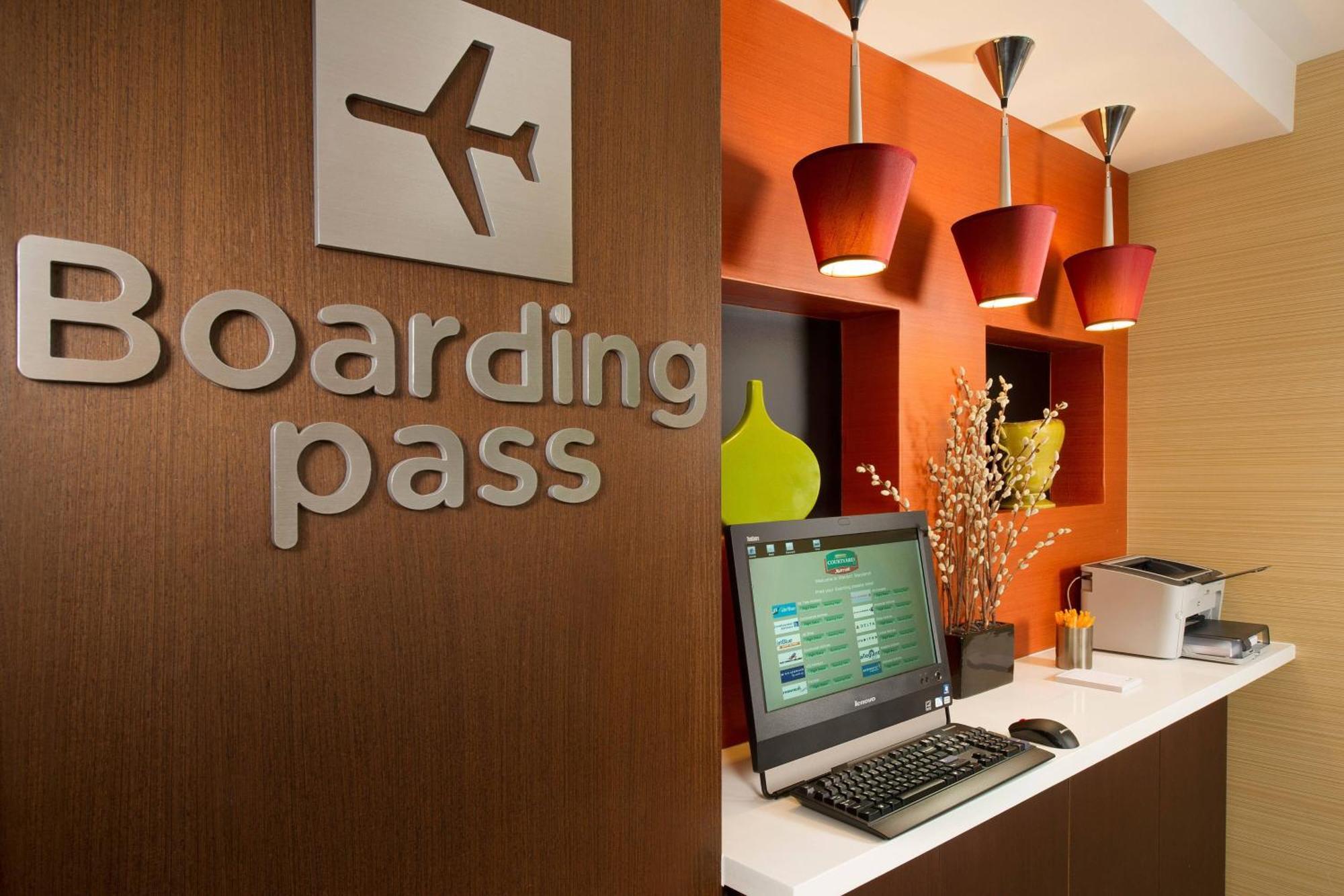 Courtyard By Marriott Waldorf Hotel Exterior photo